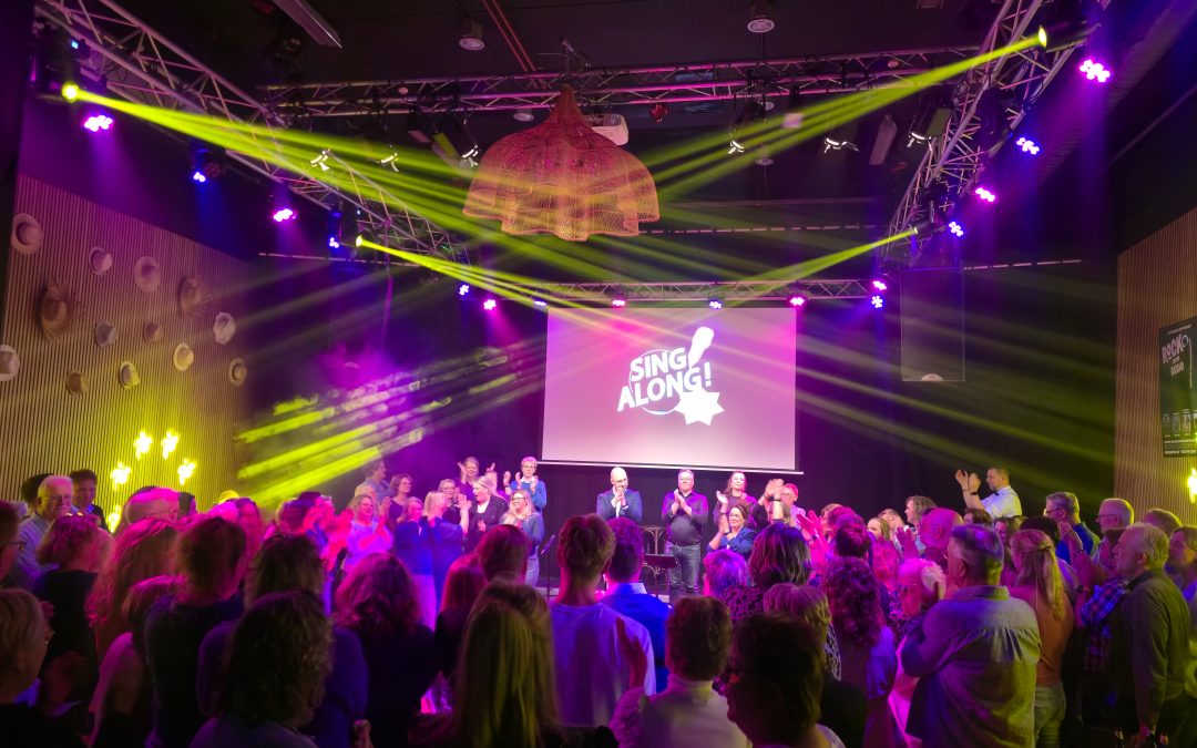 Fantastisch meezingfeest bij Popkoor Leek Singalong: Rodenburg staat op z’n kop